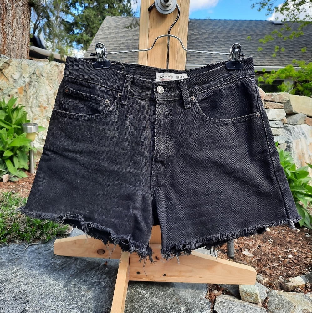 Levi's Signature Relaxed Black Cut off Denim shorts size 8